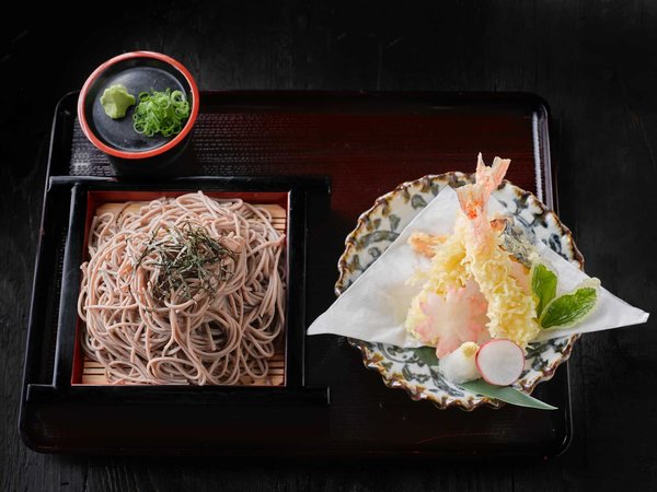 What's the secret to a crispy and airy tempura batter ?