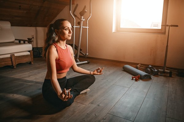 What are the effects of intermittent silence on mental health?