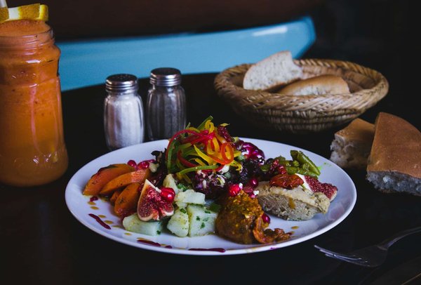 How can you prepare a flavorful middle eastern mezze platter ?